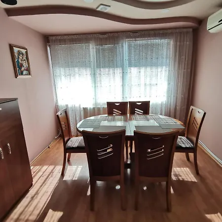 Central Apartment Targovishte 아파트