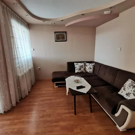 Central Apartment Targovishte 타르고비쉬테